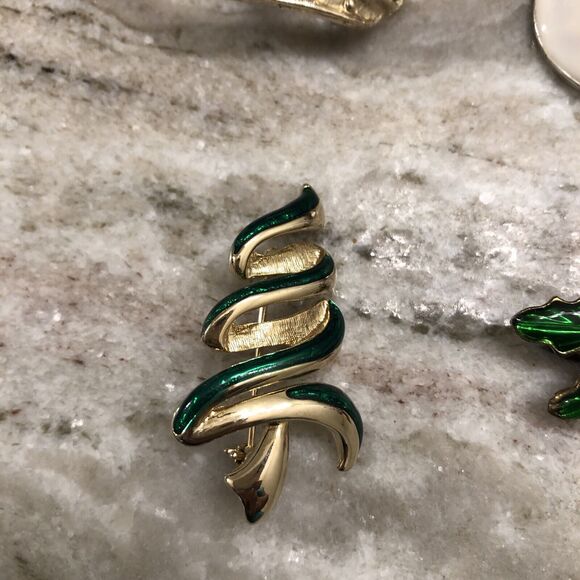 Christmas Pins Brooches lot of 4 Tree, Snowman, Candle, Bells - Picture 3 of 6